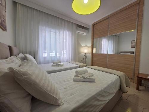 Golden Luxe Living