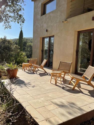 Κήπος έξω από το Villa Vallaury