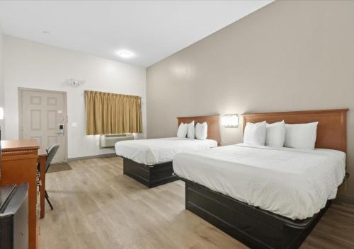 Postel nebo postele na pokoji v ubytování Edison Motor Lodge