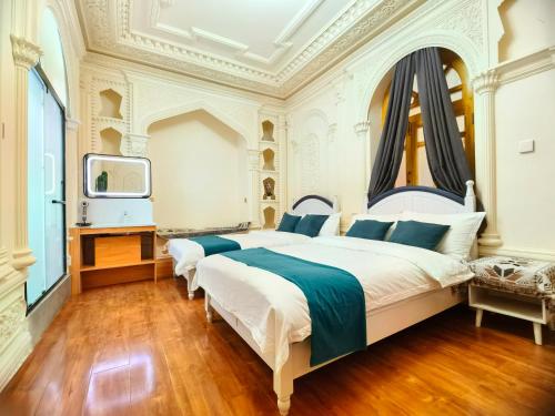 Ein Bett oder Betten in einem Zimmer der Unterkunft Xinjiang Rhythm Hotel-疆韵民宿