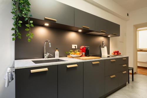 Lungarno Vespucci Apartment by Charming Italy Tour