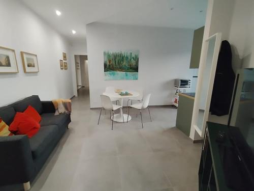 Naples Apartment - Nicolini 39