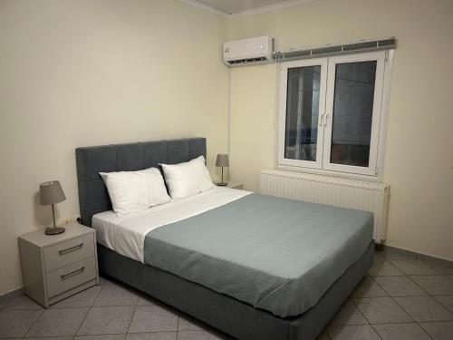 a bedroom with a large bed with a window at Emerald Studio in Límni