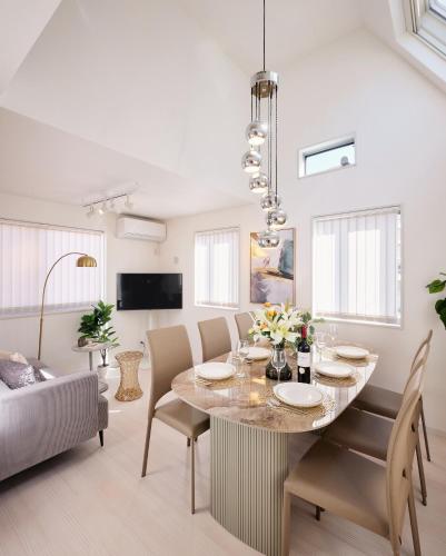 a dining room and living room with a table and chairs at LUXU Urban Shinjuku - 4min to Shinjuku, 10min to Shibuya in Tokyo