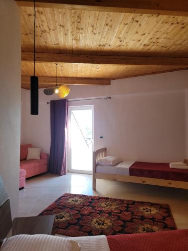 a bedroom with a bunk bed and a window at Lahuta e Vjeter Agroturizem in Laç