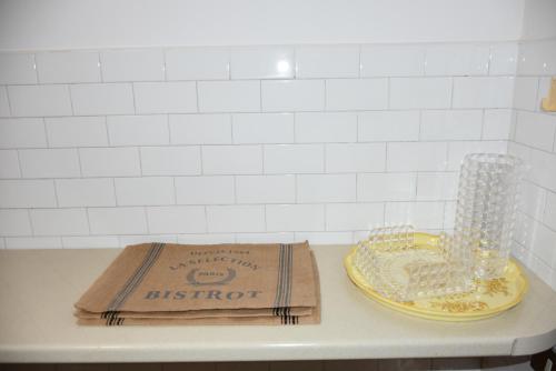 a table with a napkin and a plate with aufinois district sign on at Guesthouse sul colle in Recanati