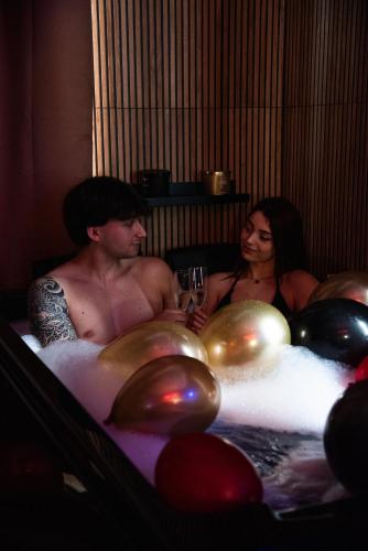 One of one Experiences - LOVE SPA SUITE