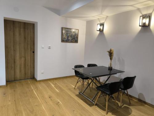 a room with a table and chairs and a door at Casa Maria in Marckolsheim