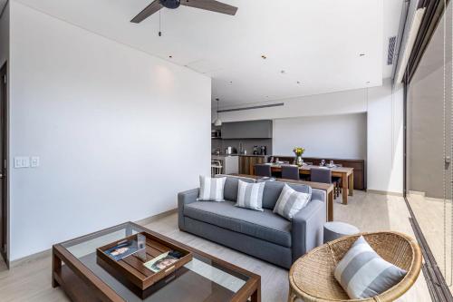 Χώρος καθιστικού στο Best Location in Cabo Marina Private Rooftop Sleeps 8