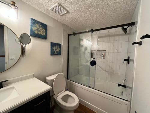 Ένα μπάνιο στο Calgary Lake House B&B