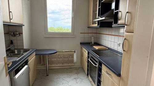 Кухня или мини-кухня в Gemütliche Ferienwohnung mit großer Dachterasse
