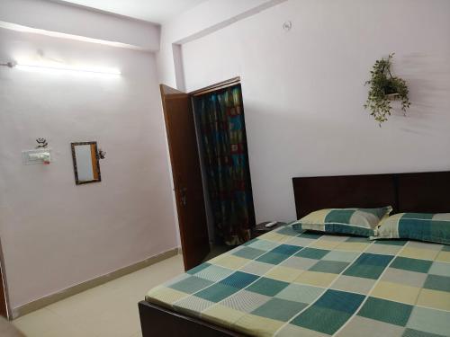 Postel nebo postele na pokoji v ubytování Sharda homestay