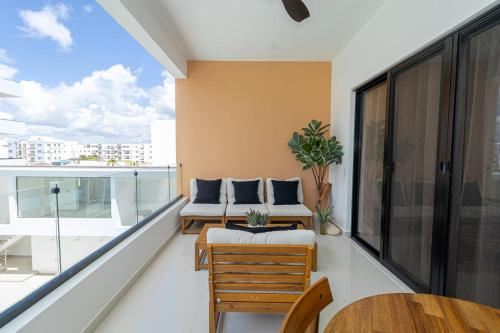 Μπαλκόνι ή βεράντα στο Modern 2BR Escape Near Bayahibe Beach and Pool