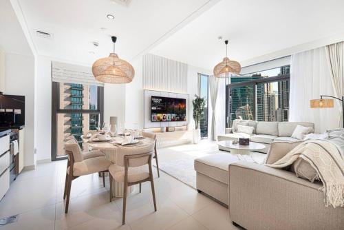 Mahogany 11 - 2BR 10 Guests - Walk to Burj Khalif