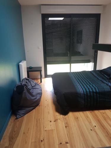 Photo de la galerie de l'établissement Maison arcachonnaise avec piscine chauffée pour 10 personnes, à Pessac