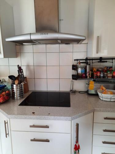 Photo de la galerie de l'établissement Maison arcachonnaise avec piscine chauffée pour 10 personnes, à Pessac