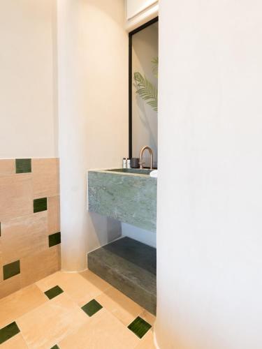 Bilik mandi di AG town suites