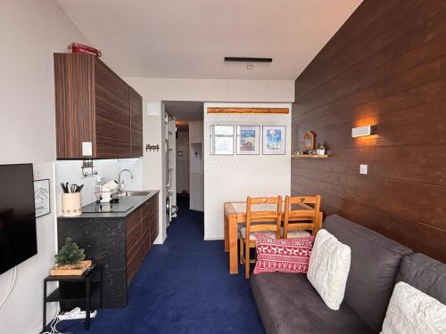 Bel appart rénové 7ème étage, quartier Falaise, balcon exposé sud, TV, internet, casier à skis - FR-1-634-97