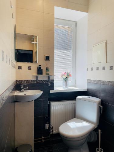 Bilik mandi di Celtnieku street apartment