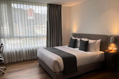 Postel nebo postele na pokoji v ubytování VOU Suites