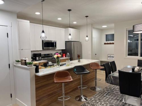 Kuchyň nebo kuchyňský kout v ubytování Full Luxury home 4 BD ,AC,sleep 14,BBQ, 2V Garage