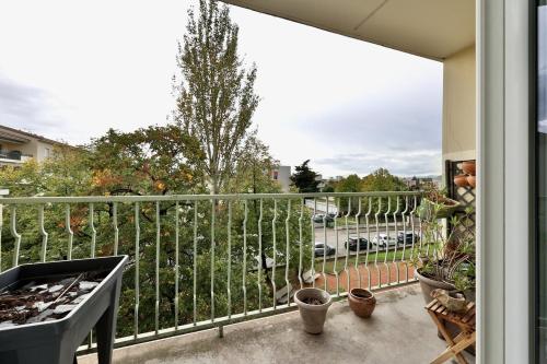 Logement chaleureux avec balcon