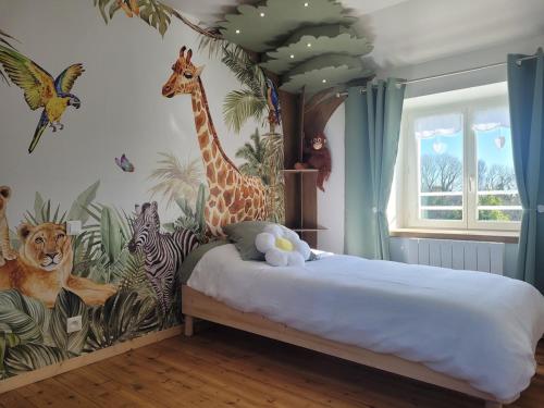 Giường trong phòng chung tại Maison de Coton Ty Koton