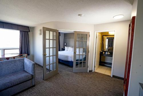 Ένα ή περισσότερα κρεβάτια σε δωμάτιο στο Travelodge Hotel by Wyndham Sudbury