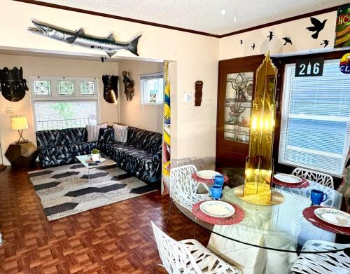 Posezení v ubytování W 15th Whole house