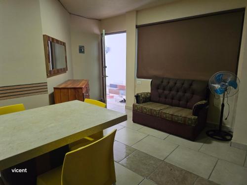 a living room with a couch and a table and chairs at Blvd2rec in Cedro