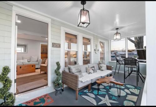 Χώρος καθιστικού στο Portside Suite