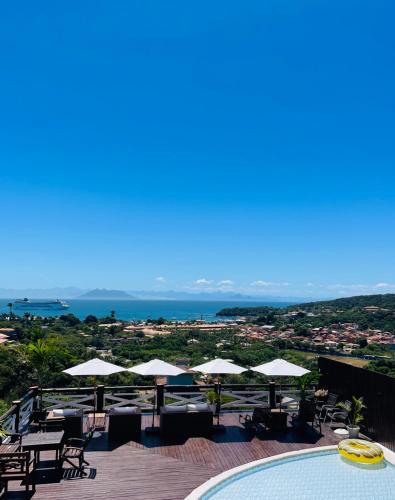 a swimming pool with a view of the ocean at Pousada Bella vista in Búzios