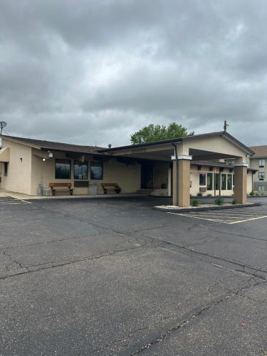 a building with a parking lot in front of it at Executive Inn in Zanesville