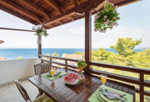 Galini Apartment in Neos Marmaras