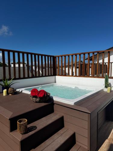 3BR & Rooftop Jacuzzi Near Beach