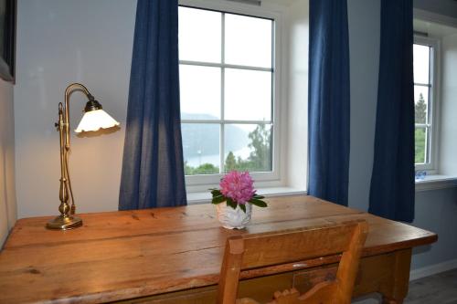Φωτογραφία από το άλμπουμ του Charming farmhouse with jacuzzi and patio σε Stryn