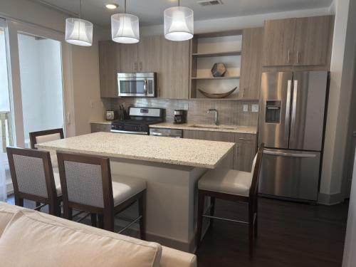 Kuchyň nebo kuchyňský kout v ubytování The Pointe Unit 122 by 30A Escapes