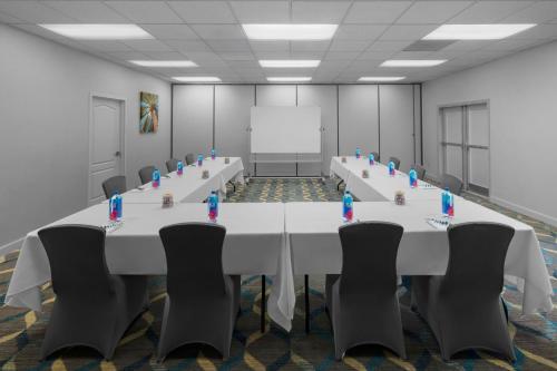 a large conference room with a long table and chairs at Fairfield Inn by Marriott Santa Clarita Valencia in Santa Clarita