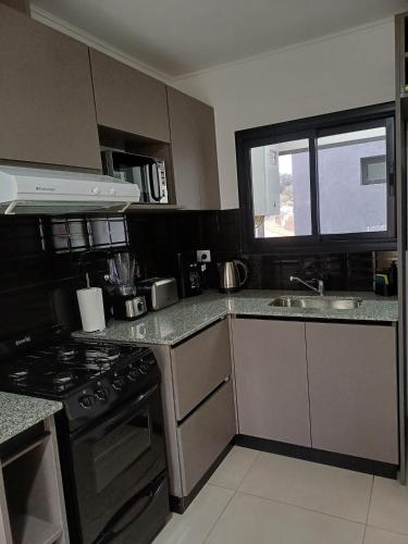 Kuchyň nebo kuchyňský kout v ubytování Alvear departamento