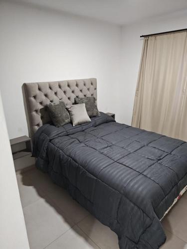 Postel nebo postele na pokoji v ubytování Alvear departamento