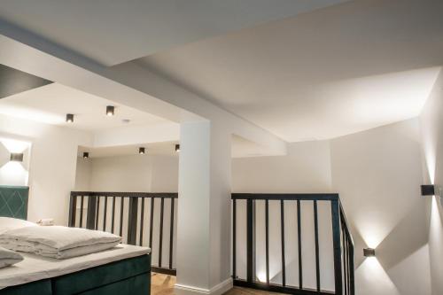 a bedroom with a bed and a balcony at Oran Apartment 7 in Berlin