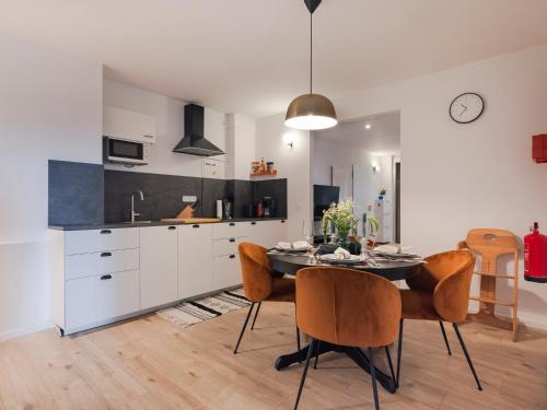 a kitchen and dining room with a table and chairs at ALEXA Chic Design Apart up to 5 persons - Paid Parking - Superfast Wifi in Berlin
