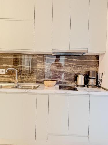 Kuchyň nebo kuchyňský kout v ubytování ODORE DI MARE APARTMENTs