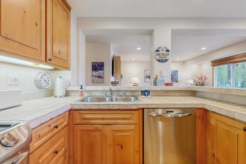 Cuisine ou kitchenette dans l'établissement Bluff 4018