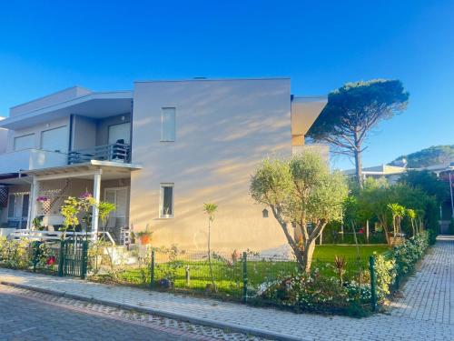 Το κτήριο όπου στεγάζεται  η παραθεριστική κατοικία