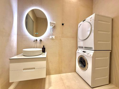 Ένα μπάνιο στο Comfort Inn Hotel