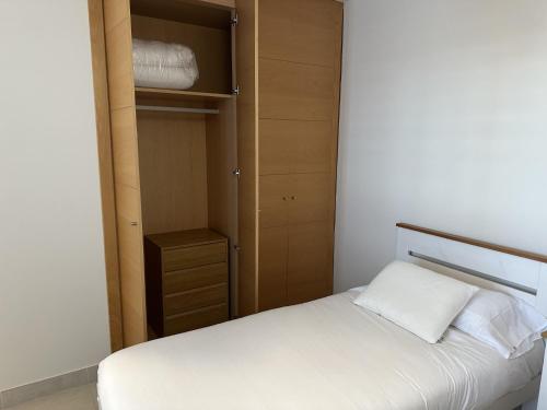 a small bedroom with a bed and a closet at Casita San Juan in Pilar de Jaravía