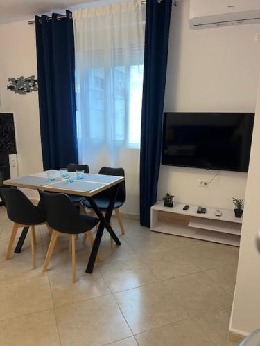 Elegante Apartment Center