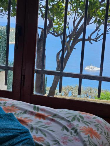 Photo de la galerie de l'établissement Roquebrune-Cap-Martin - Charmant 2 pièces - Vue Mer - Terrasse- Parking - Proximité Monaco et Plages, à Roquebrune-Cap-Martin