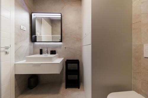 Ένα μπάνιο στο Stars Premium Apartment by Belmont Realty